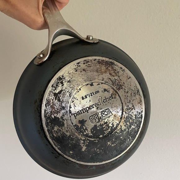 Pampered Chef 8.5” Non-Stick Black Frying Pan pre owned - Picture 2 of 4